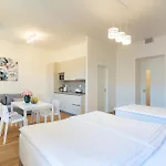 Hidden Art Boutique By Dwellfort Hotel apartamentowy Praga
