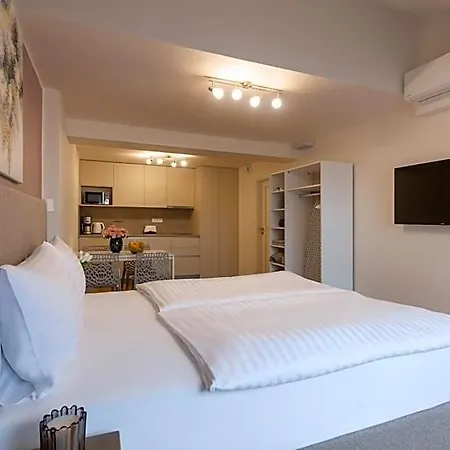 Hidden Art Boutique By Dwellfort Apartahotel Praga